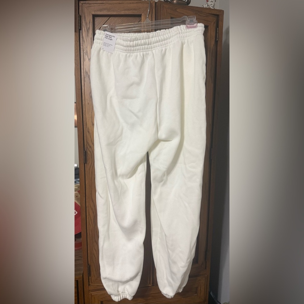Nike White Fleece Jogger - Picture 2 of 3